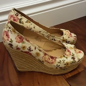 ☆BONUS☆2-FOR-1 FLORAL WEDGE HEELS 9